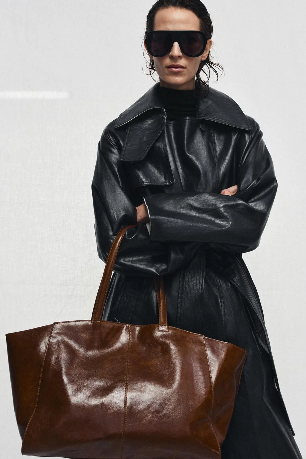 Кожаная шоппер-сумка со строчкой