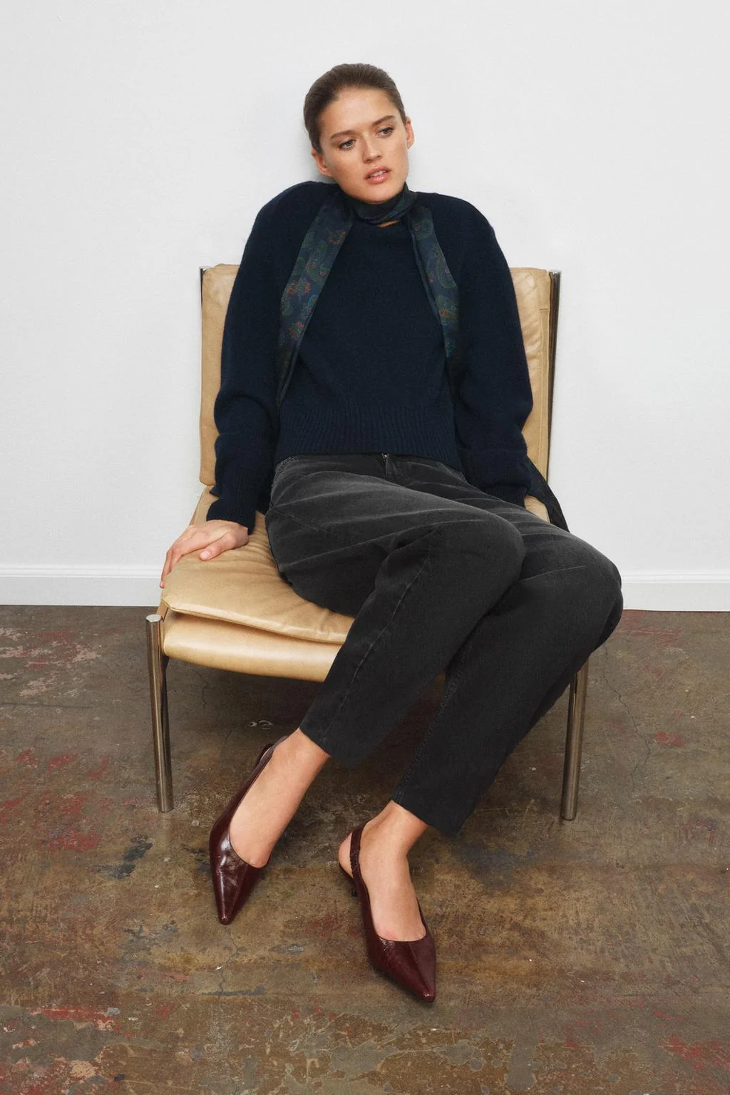 Кожаные сандалии на шпильке с задником