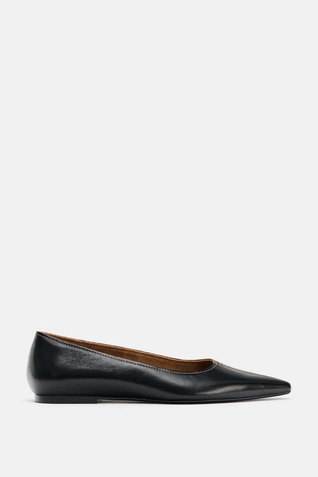 Балетки из кожи с контрастной строчкой