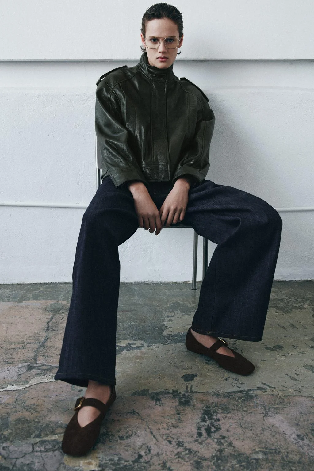 Замшевые балетки с пряжкой