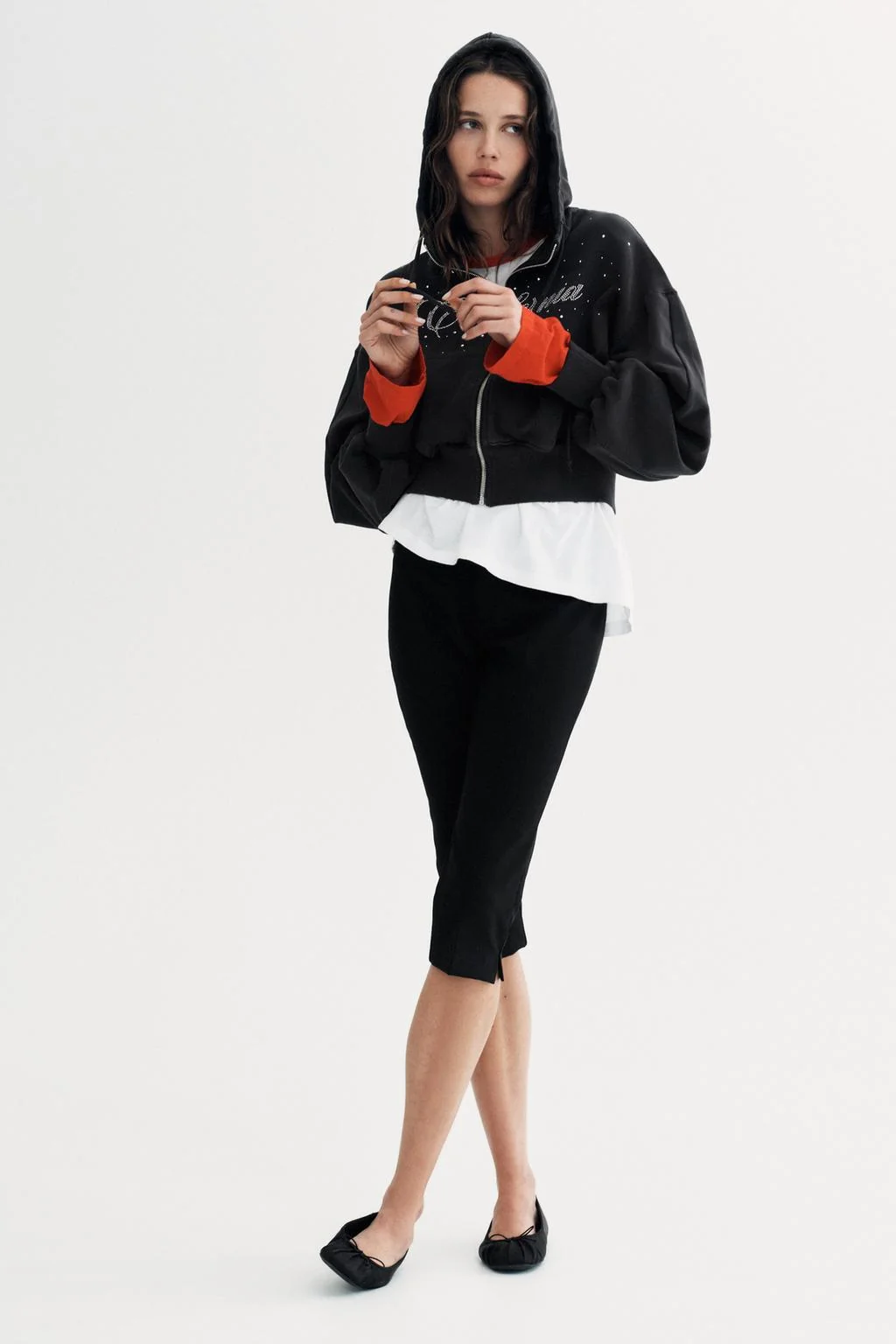 Худи с блестящим слоганом — Свитшоты | Джоггеры