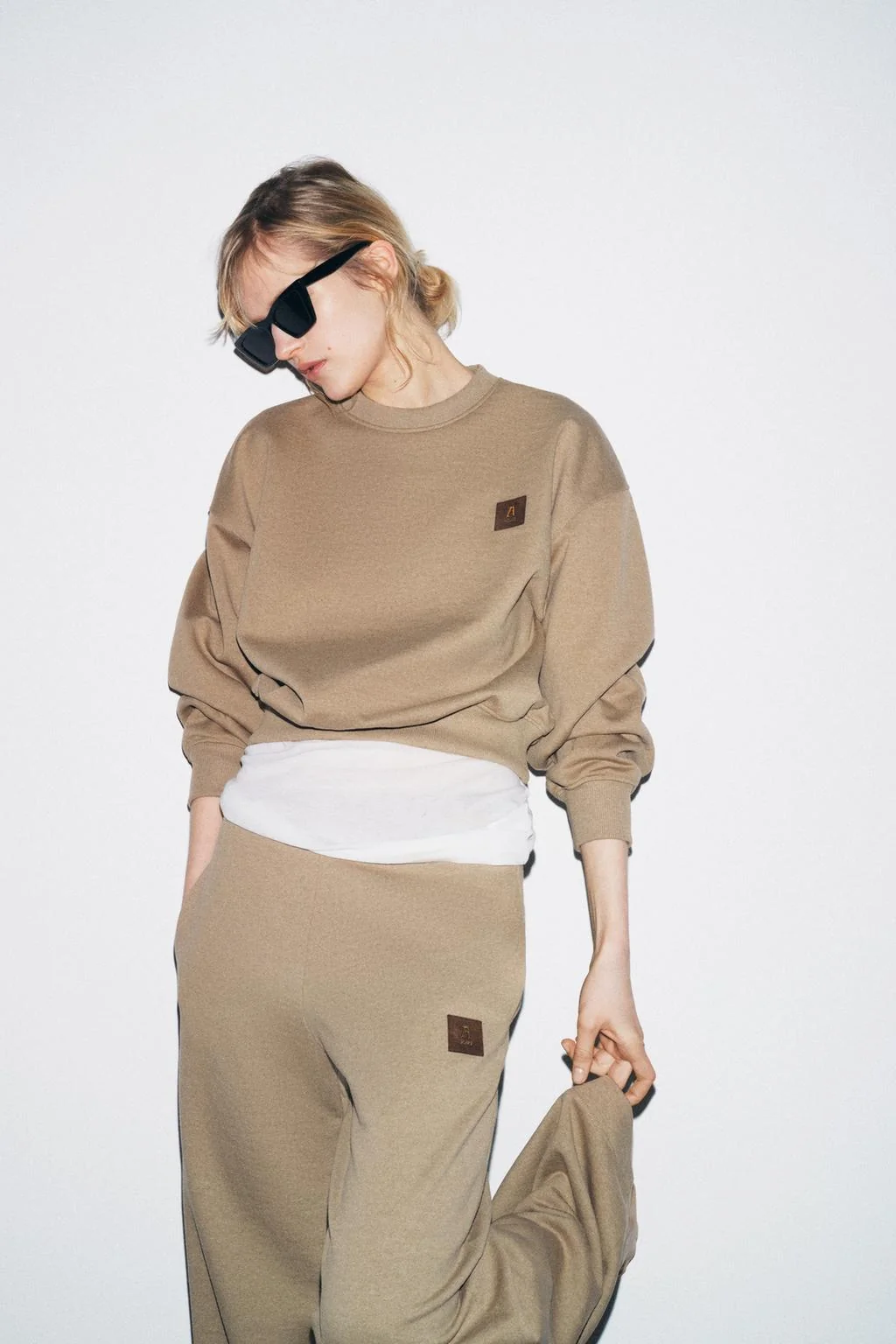 Свитшот с нашивкой — Свитшоты | Джоггеры