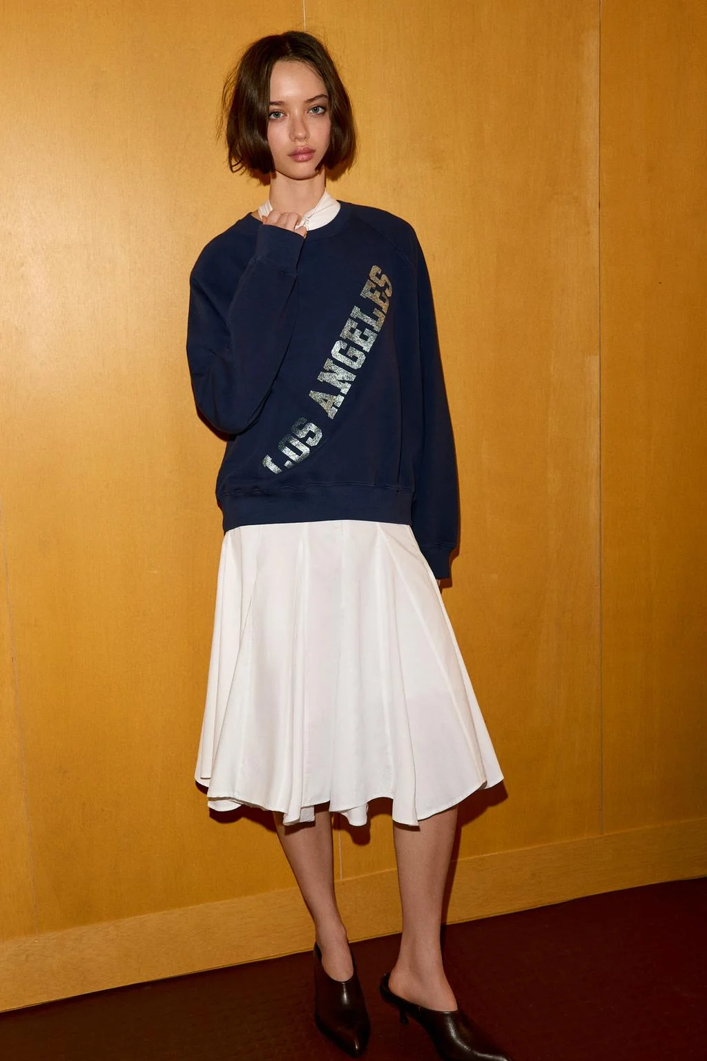 Свитшот с фольгированной надписью — Свитшоты | Джоггеры