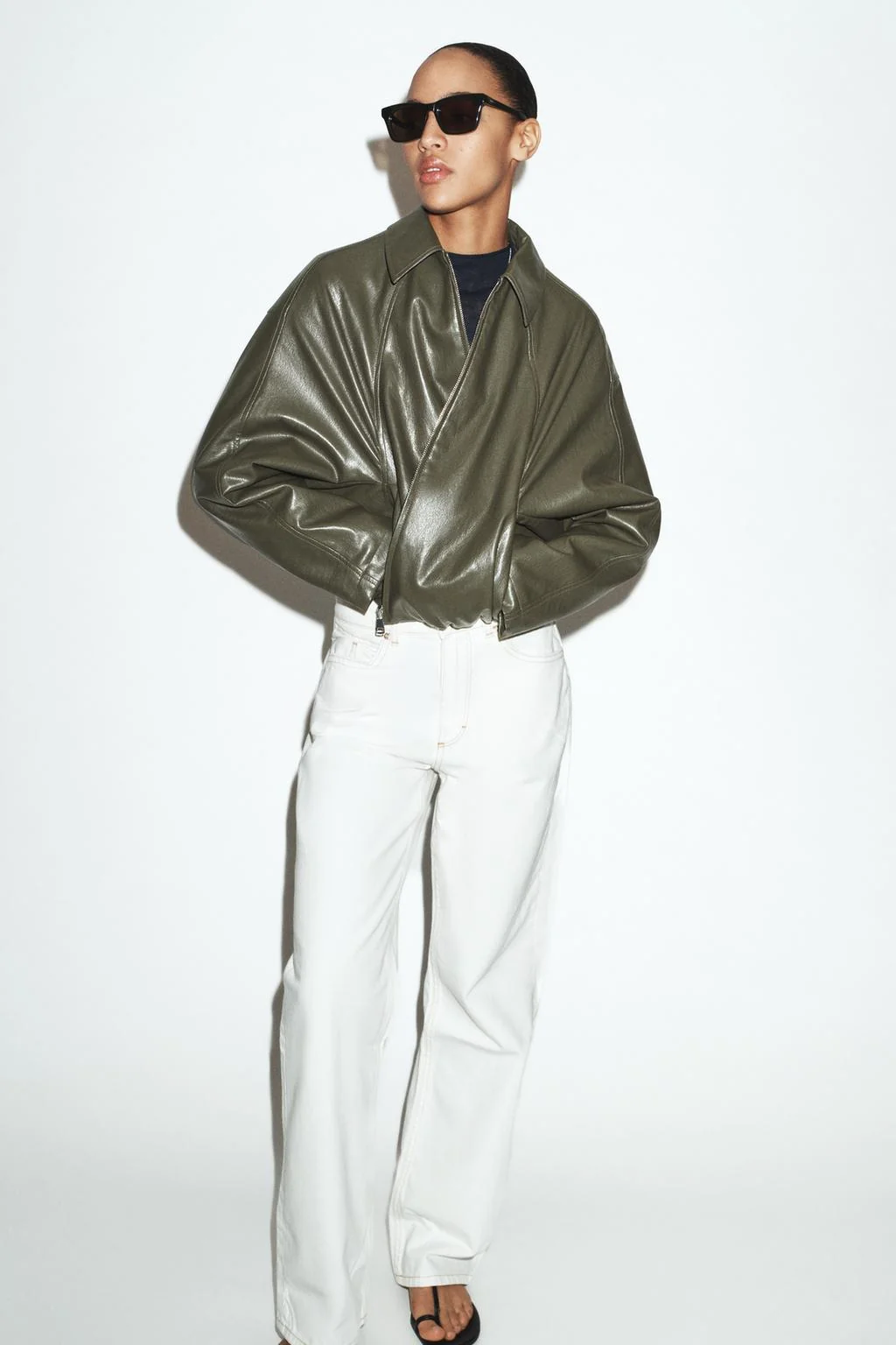 Куртка-бомбер с эффектом кожи