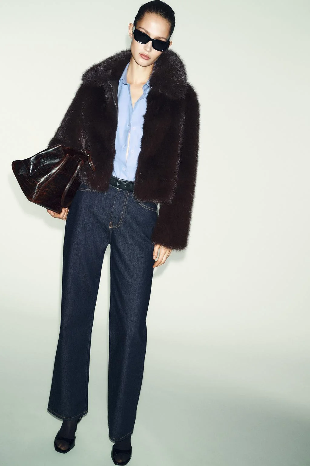 Короткое искусственное меховое пальто с лацканами