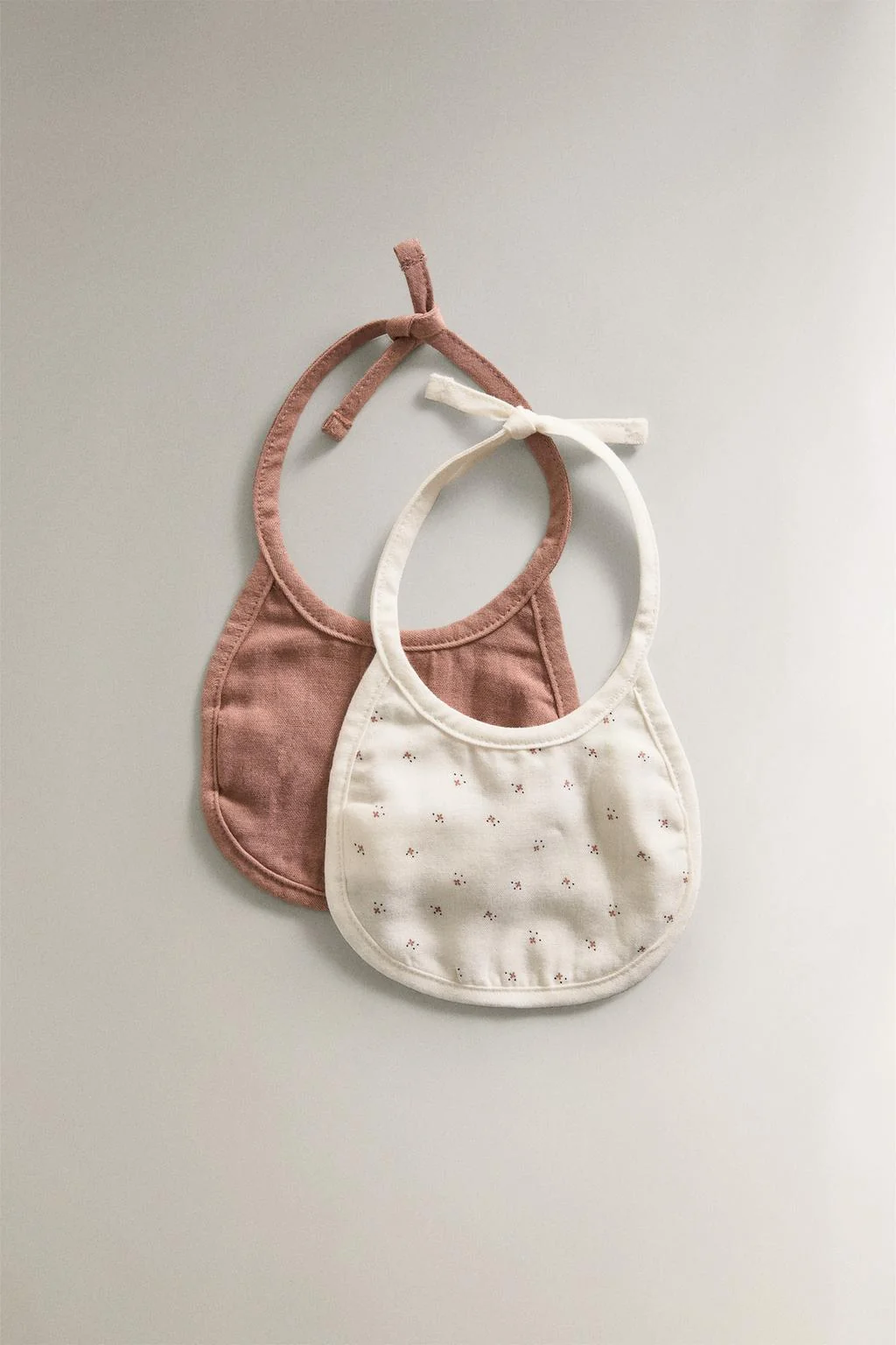 Набор из 2 нагрудников для младенцев с цветочным принтом — Гаузы | муслинные площадки | биби