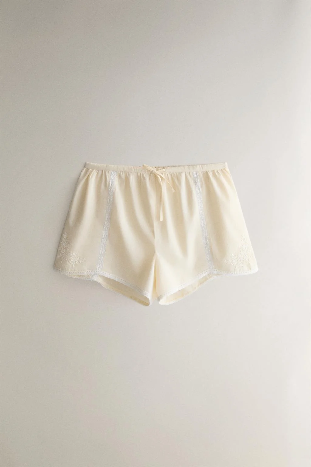 EMBROIDERED COTTON SHORTS WITH LACE
