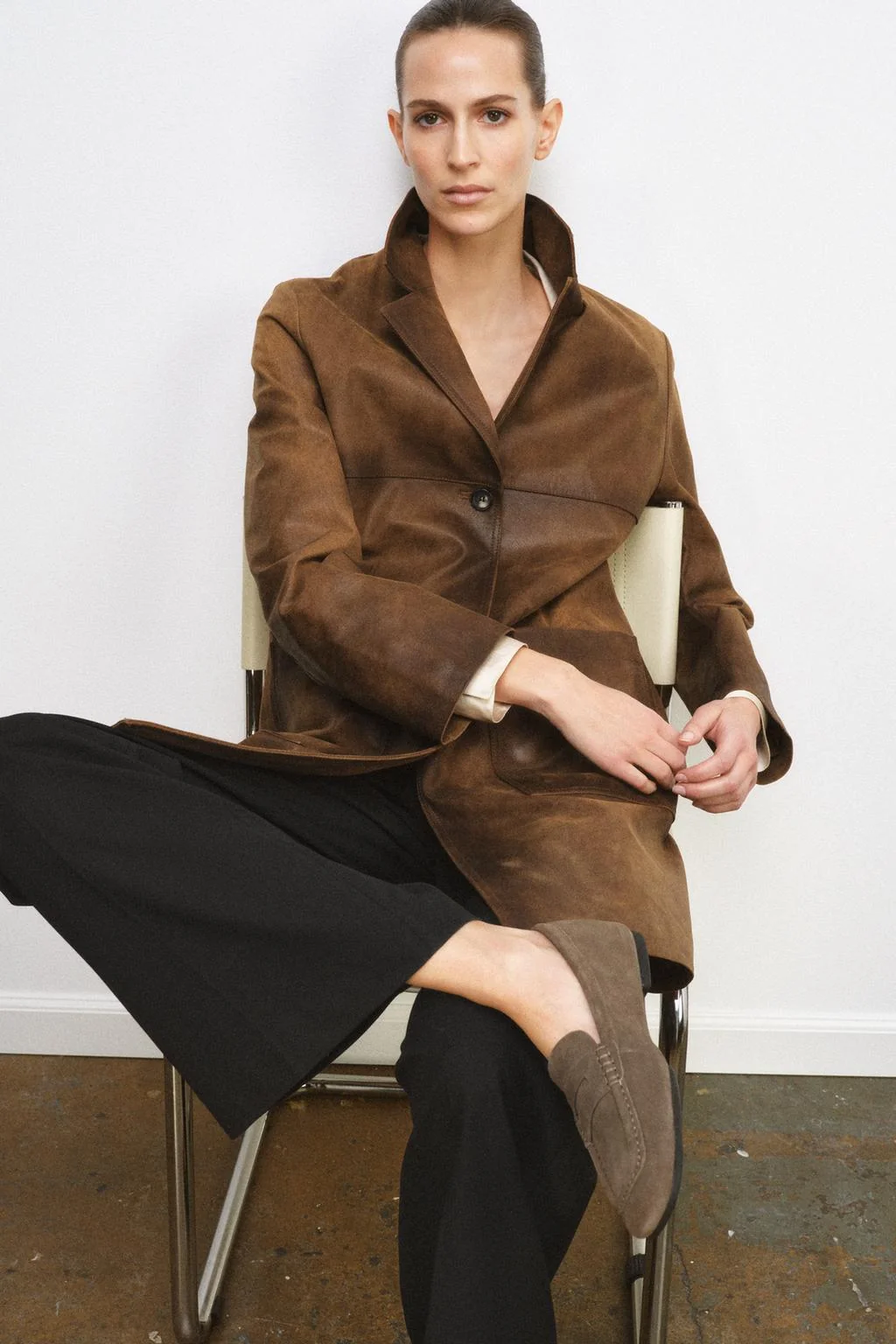 Лоферы из замши