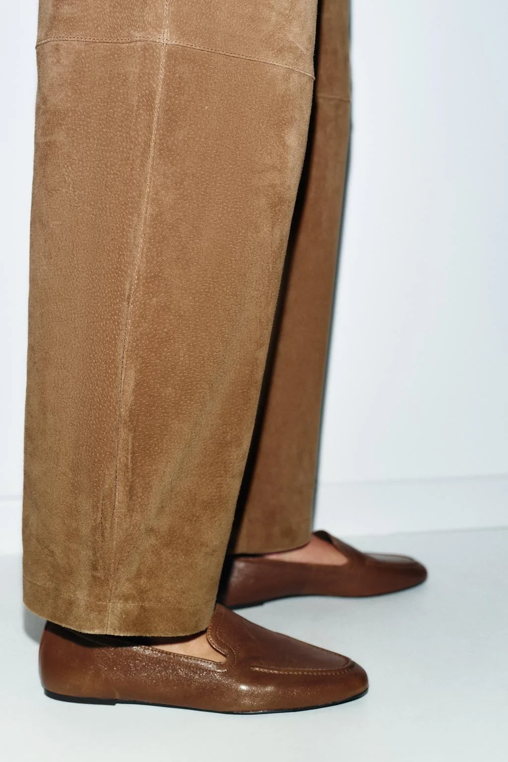 Кожаные лоферы с высоким мысом