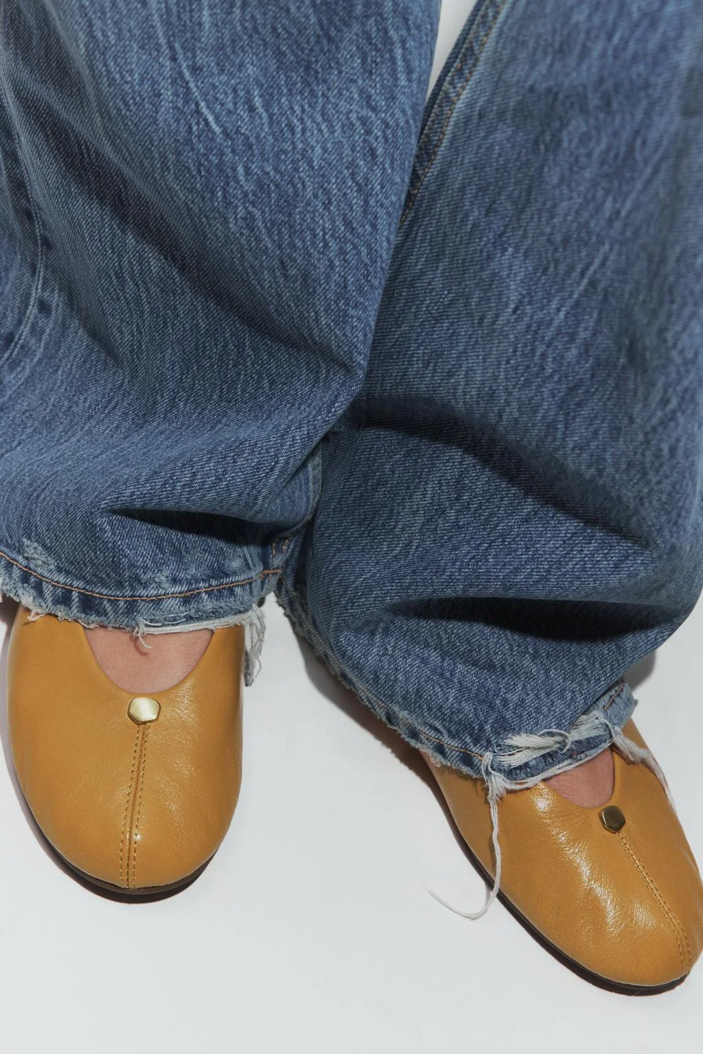 Кожаные балетки с металлическим декором