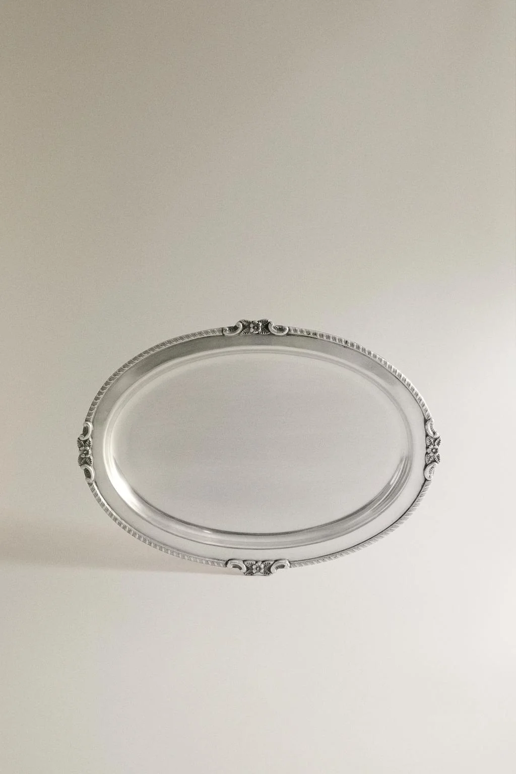 OVAL METAL BATHROOM TRAY