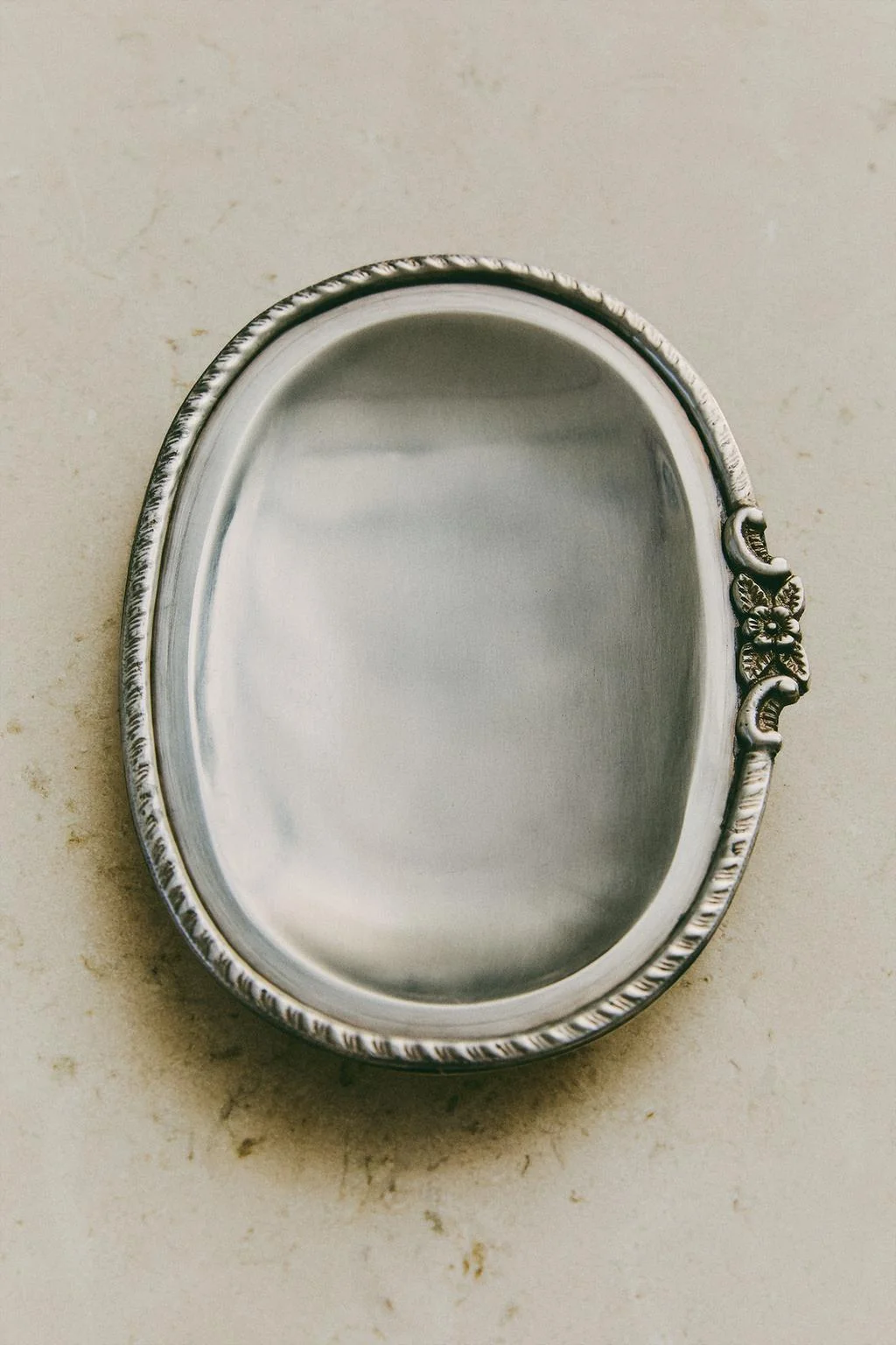 OVAL METAL BATH SOAP DISH