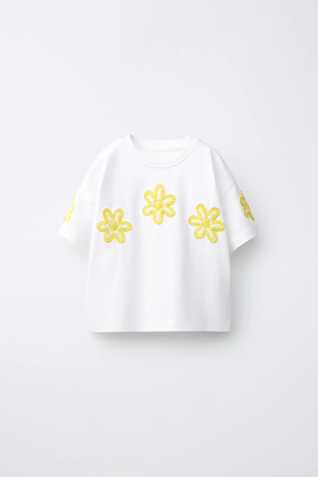 T-SHIRT WITH CROCHET HEART APPLIQUÉ