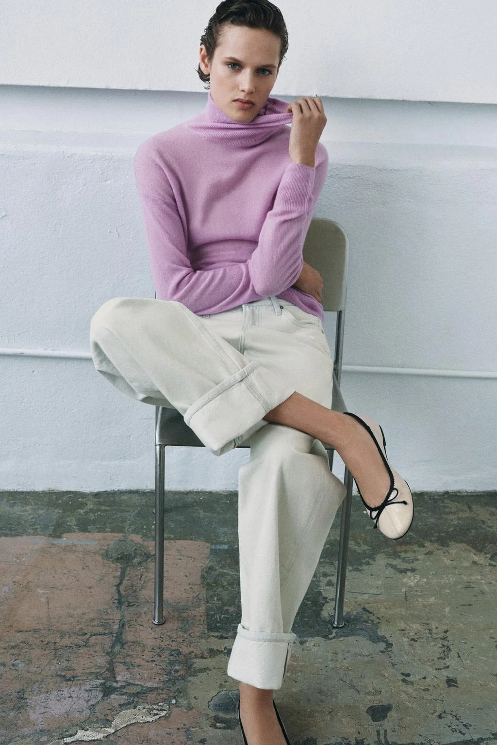 Контрастные балетки из кожи