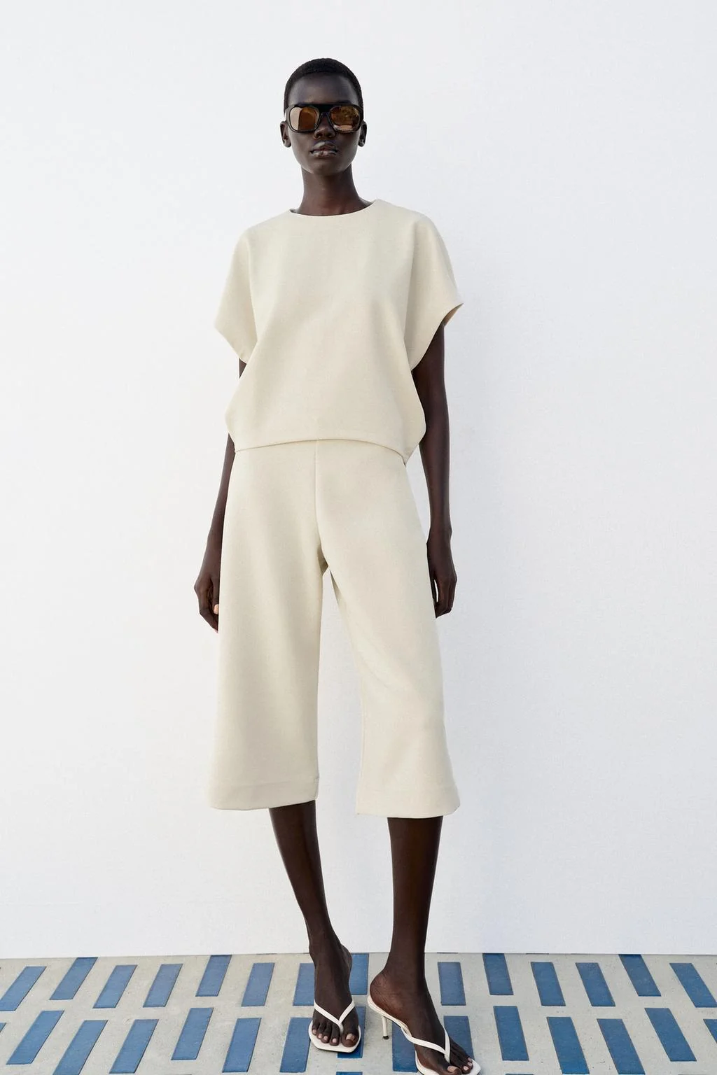 WIDE-LEG BERMUDA SHORTS