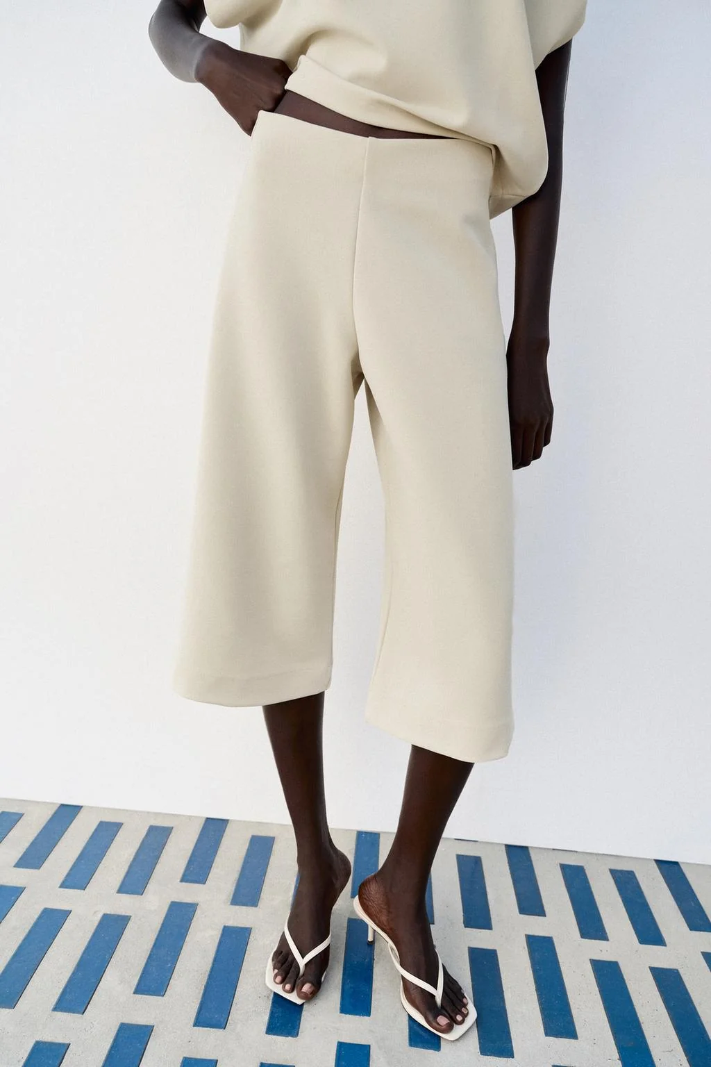 WIDE-LEG BERMUDA SHORTS