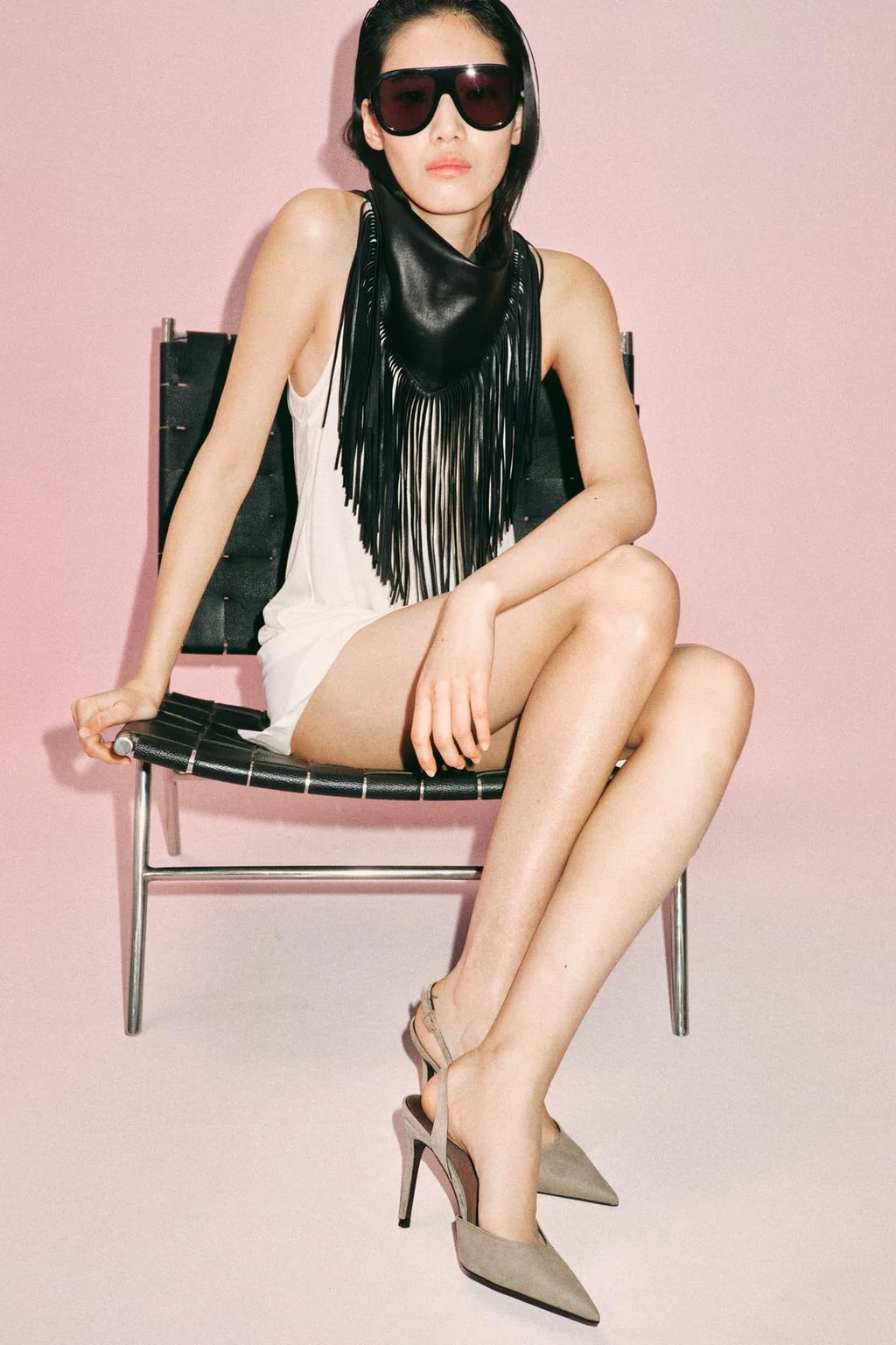 Асимметричные замшевые сандалии сзади на шнурке