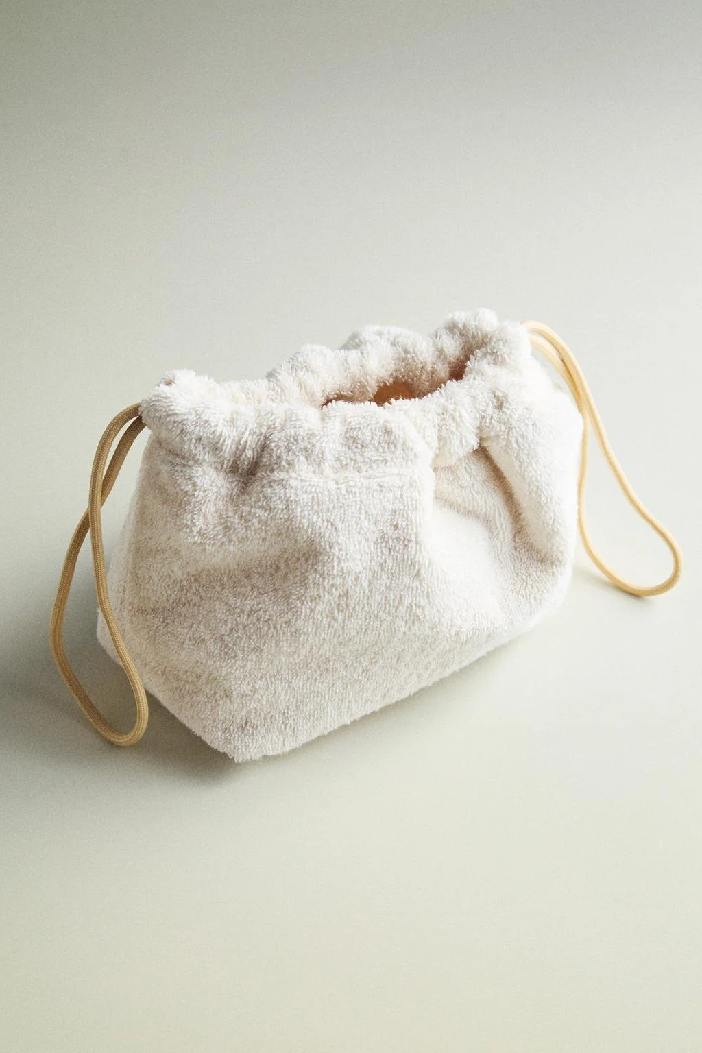 TOWEL TOILETRY BAG