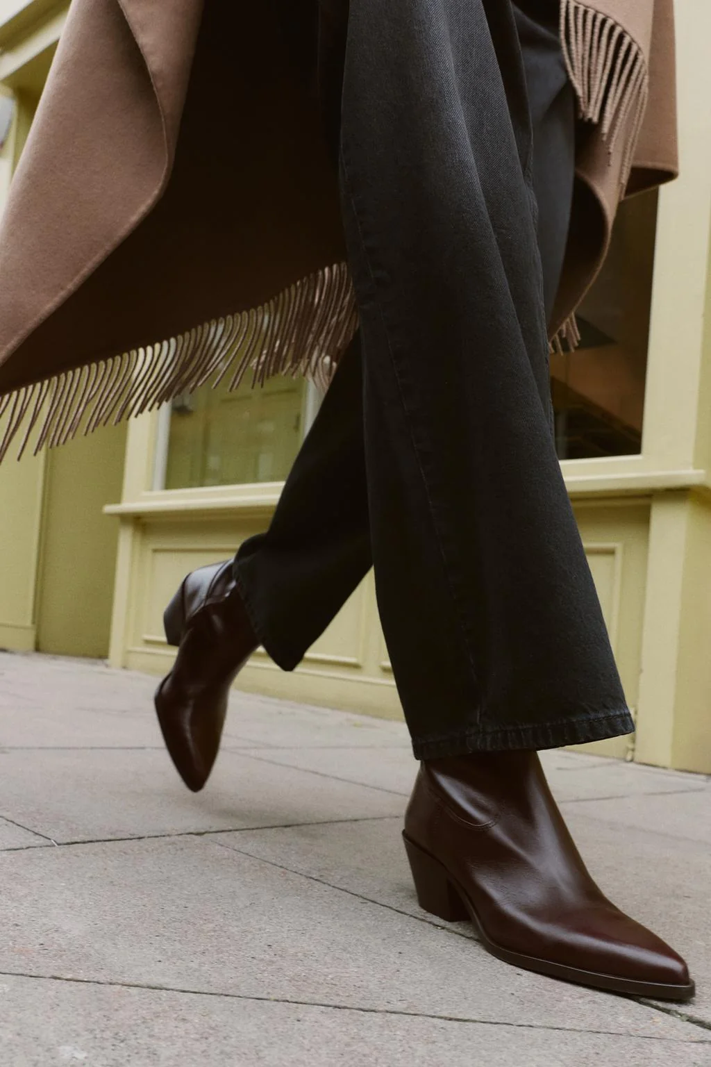 Кожаные ботильоны в стиле ковбоя