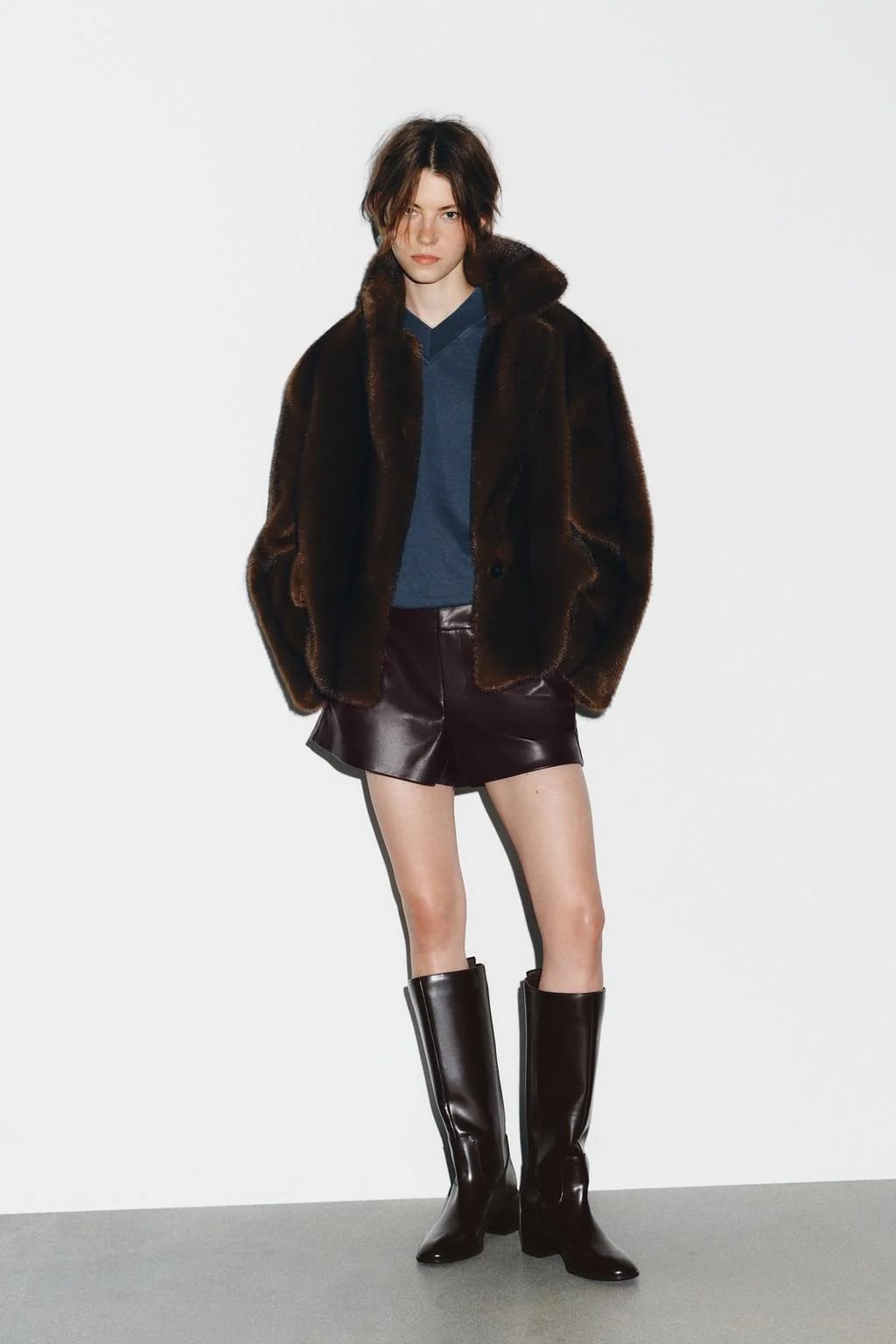 Ботинки до колена на массивном каблуке