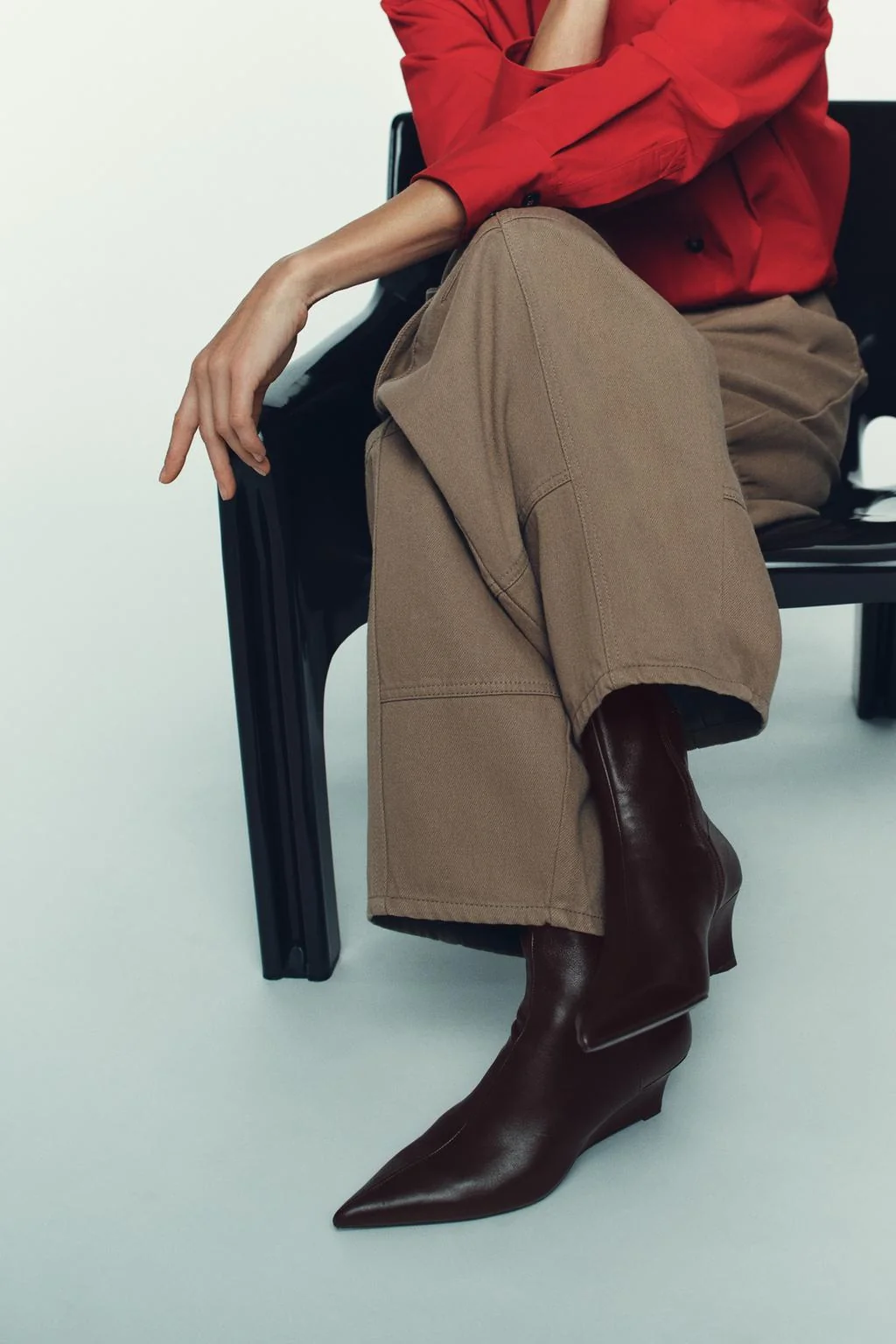 Кожаные ботильоны на клине