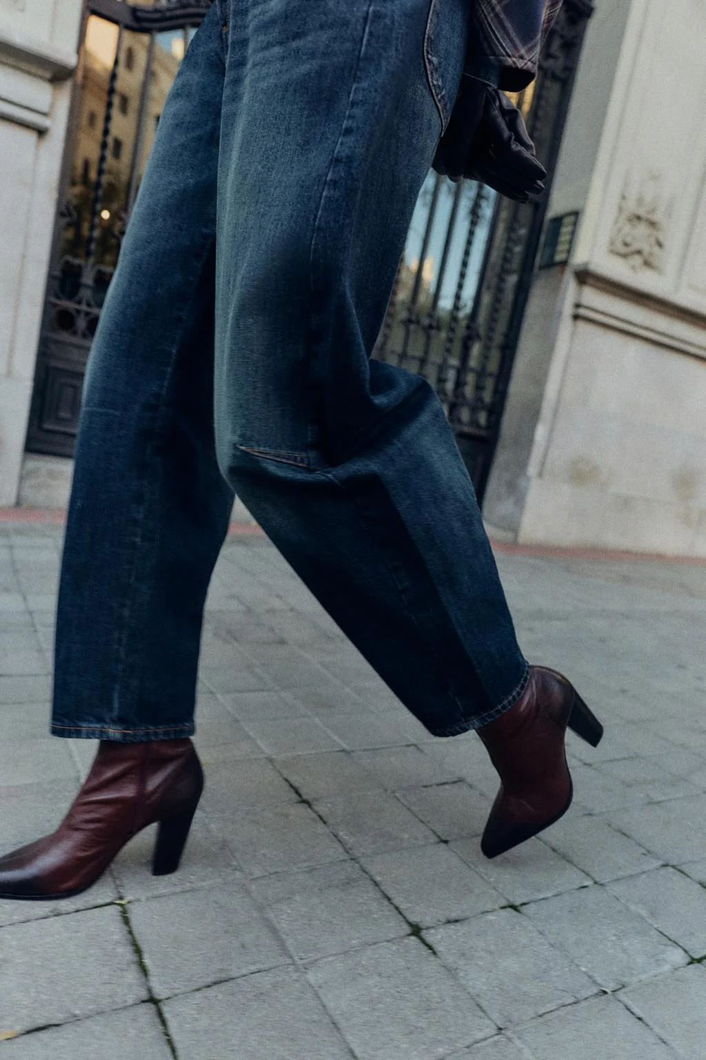 Ботильоны на каблуке в кожаном стиле