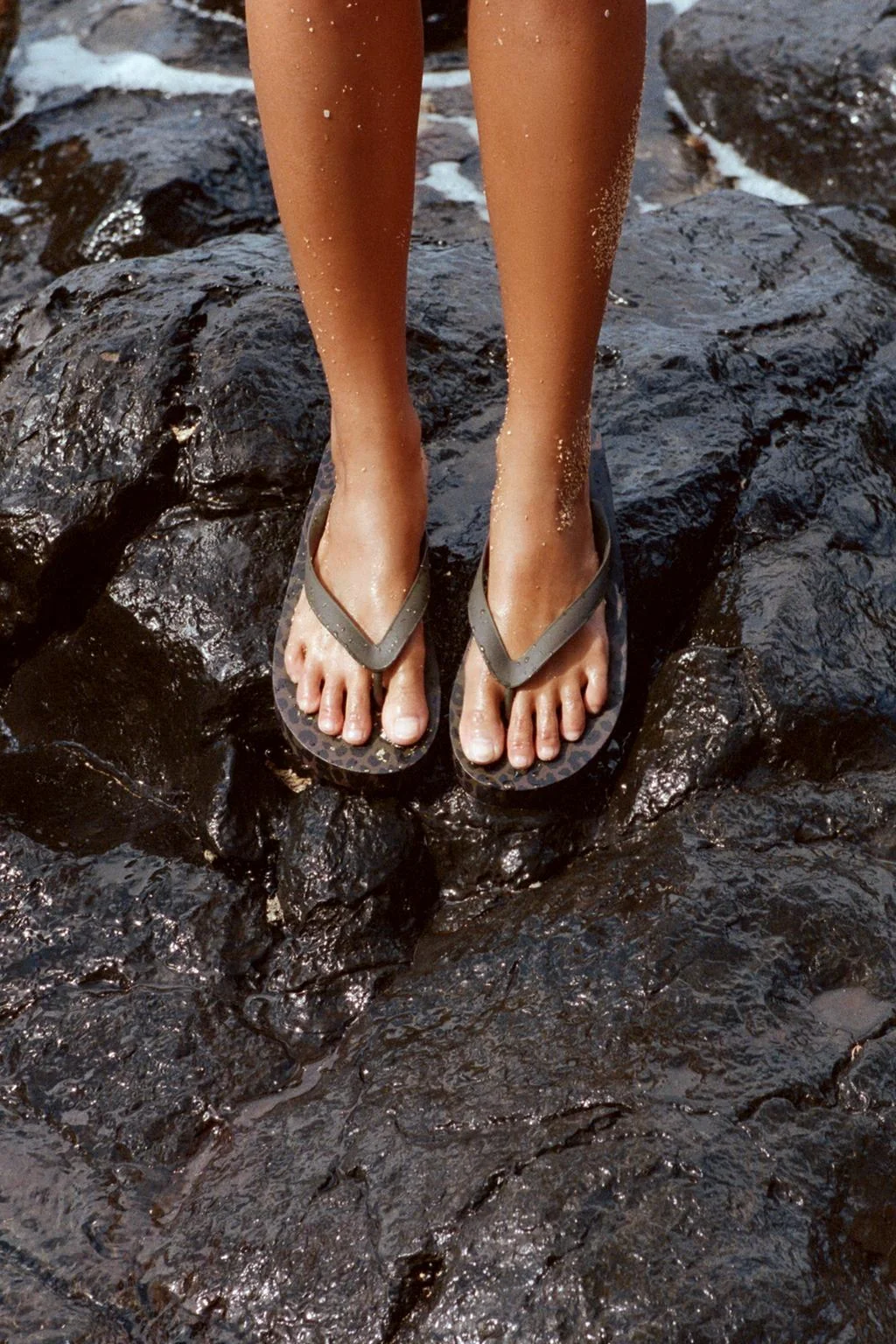 Печатные плоские сандалии