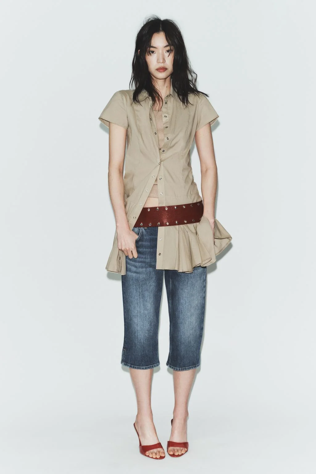 Сандалии на каблуке с эффектом лакового покрытия