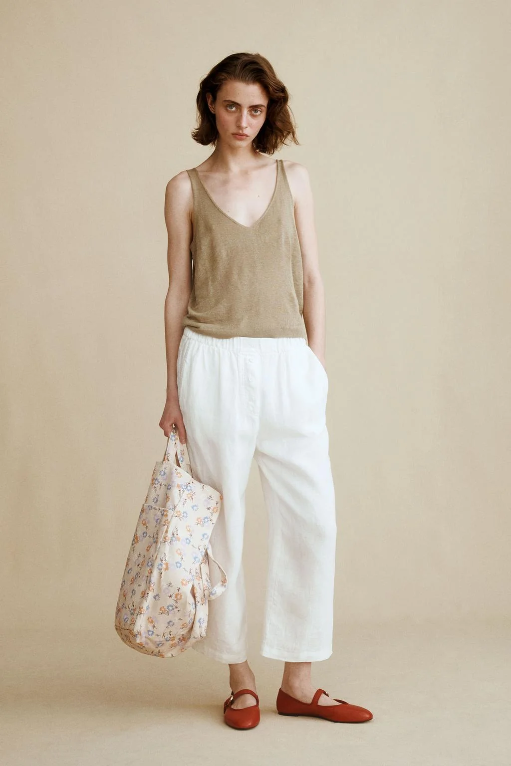 Брюки из 100% льна, созданные совместно Caramel London и Zara