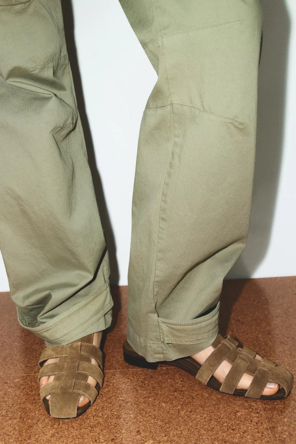 Сандалии из замши с разделённой клеткой