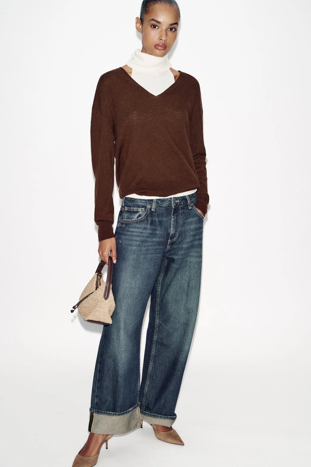 Плетёная мини-сумка-ведёрко