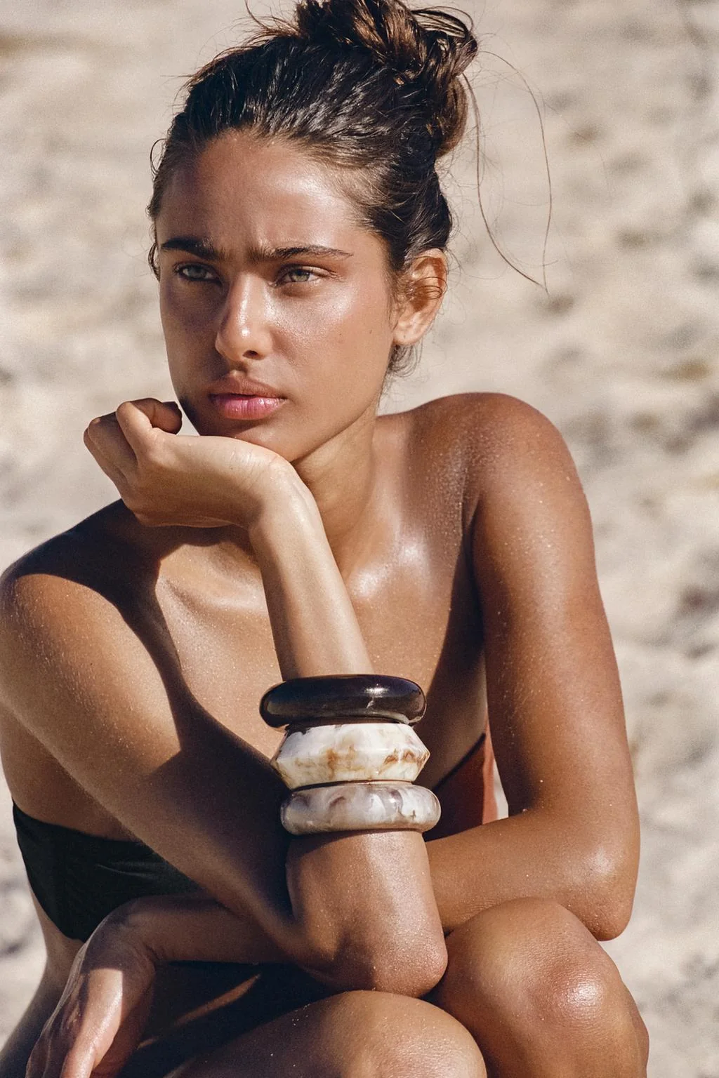 Набор из 3 жёстких смолистых браслетов — Аксессуары