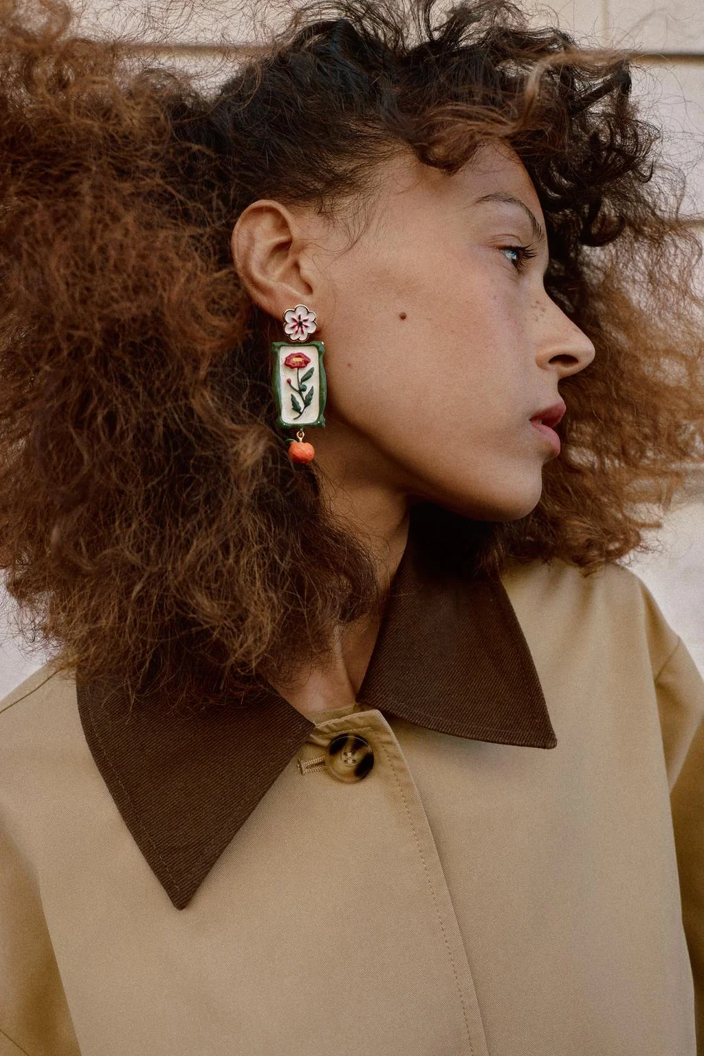 Серьги с цветками из смолы