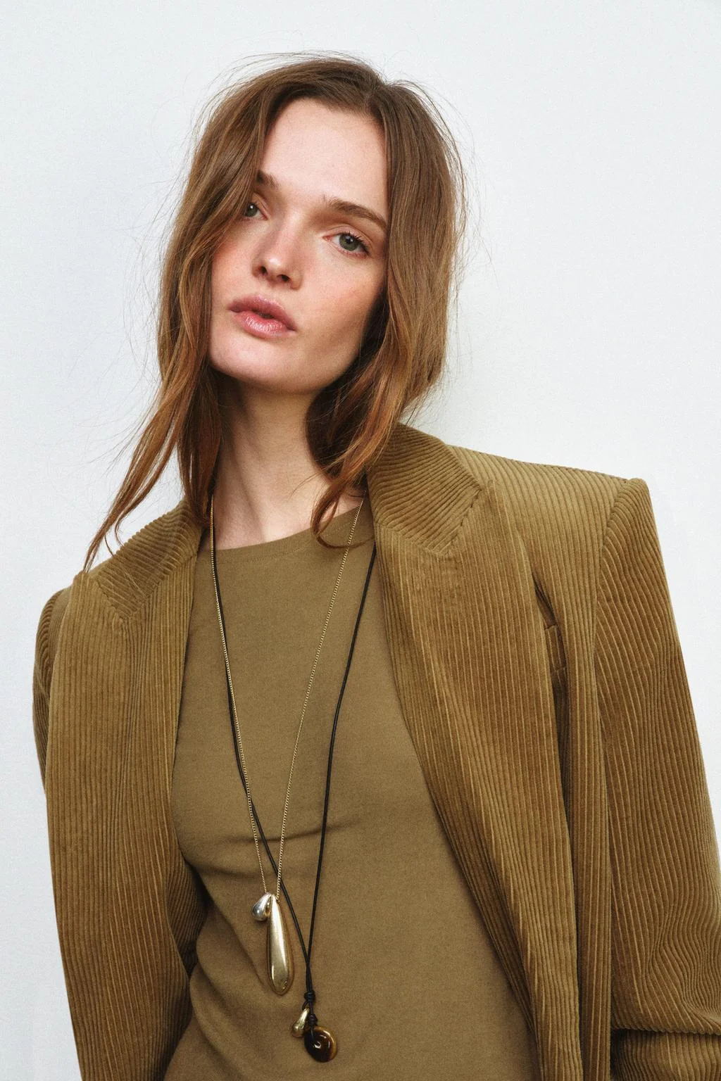 Набор из 2 колье с каплевидными шнурами