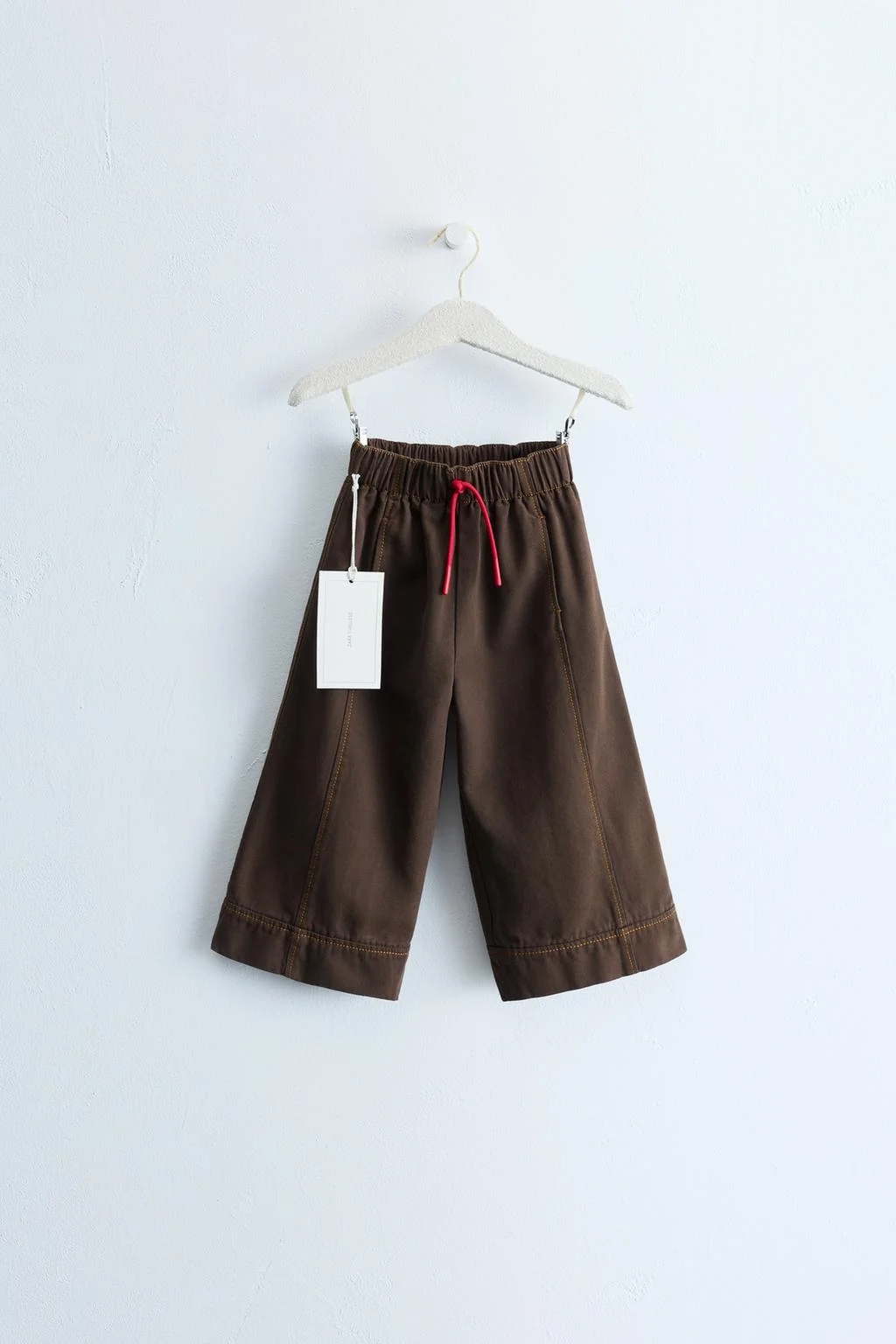 ZARA TIMELESS - прямые брюки из канвы с контрастной строчкой