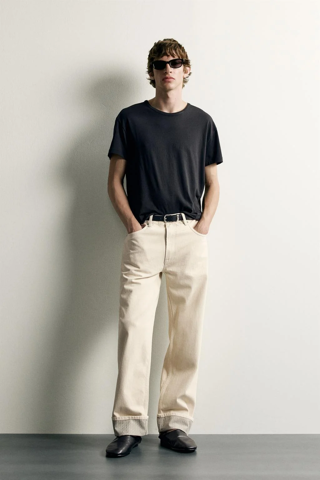 CONTRAST TURN-UP STRAIGHT-LEG JEANS