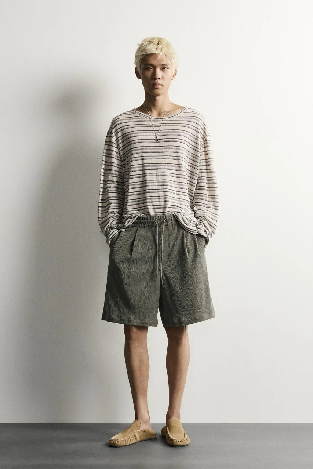 TEXTURED RELAXED FIT BERMUDA SHORTS