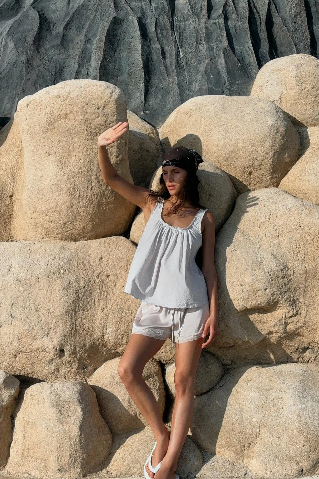 Шарф с принтом пейсли и цветочной вышивкой бисером