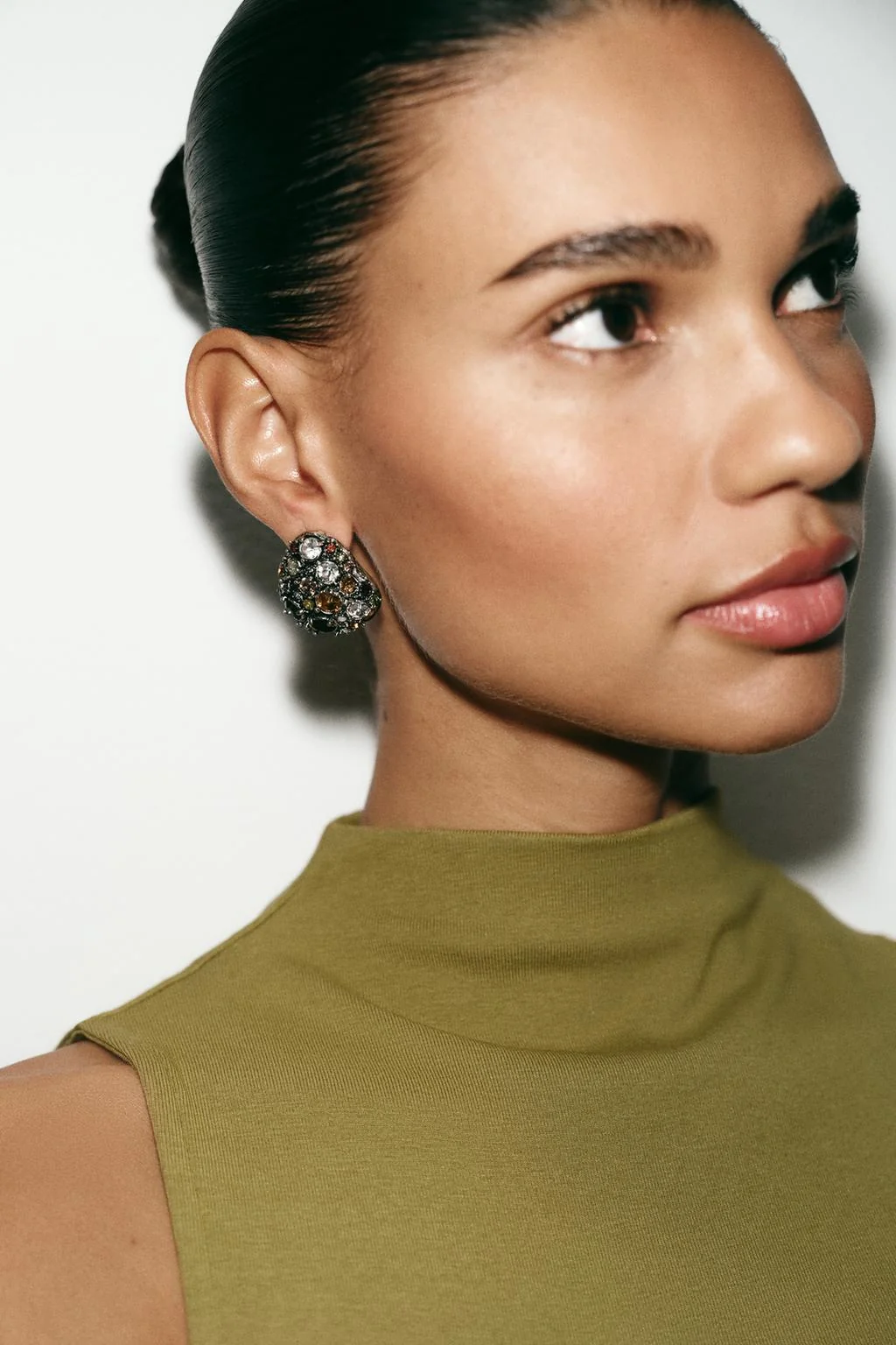 Серьги с украшенной пуговицей