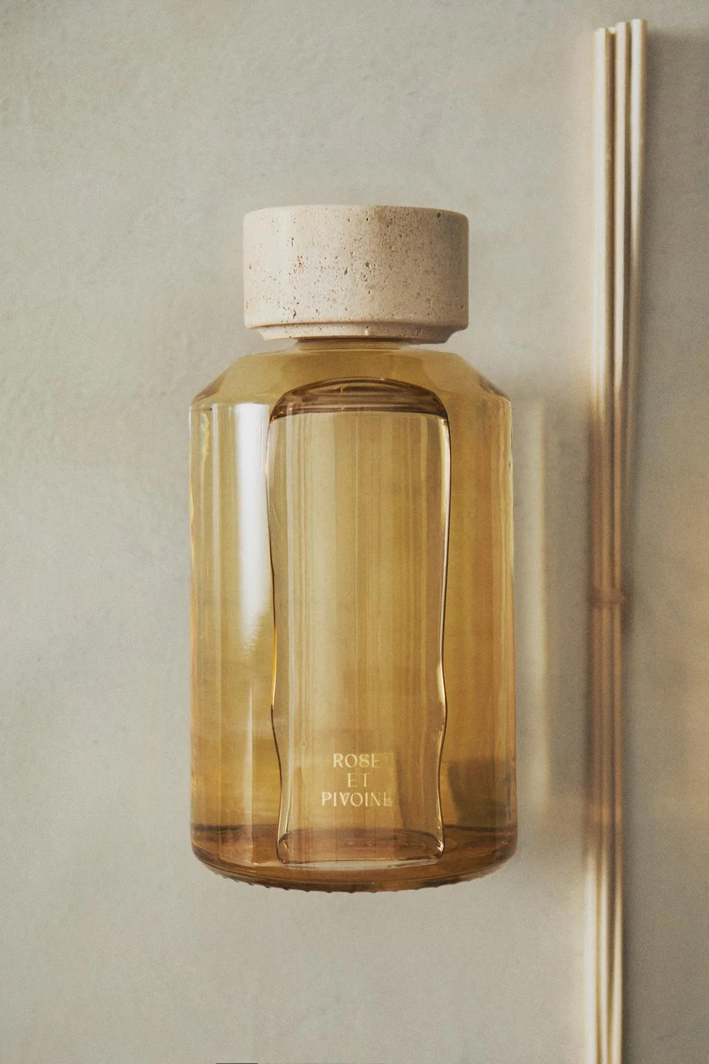 (670 ML) ROSE ET PIVOINE REED DIFFUSER