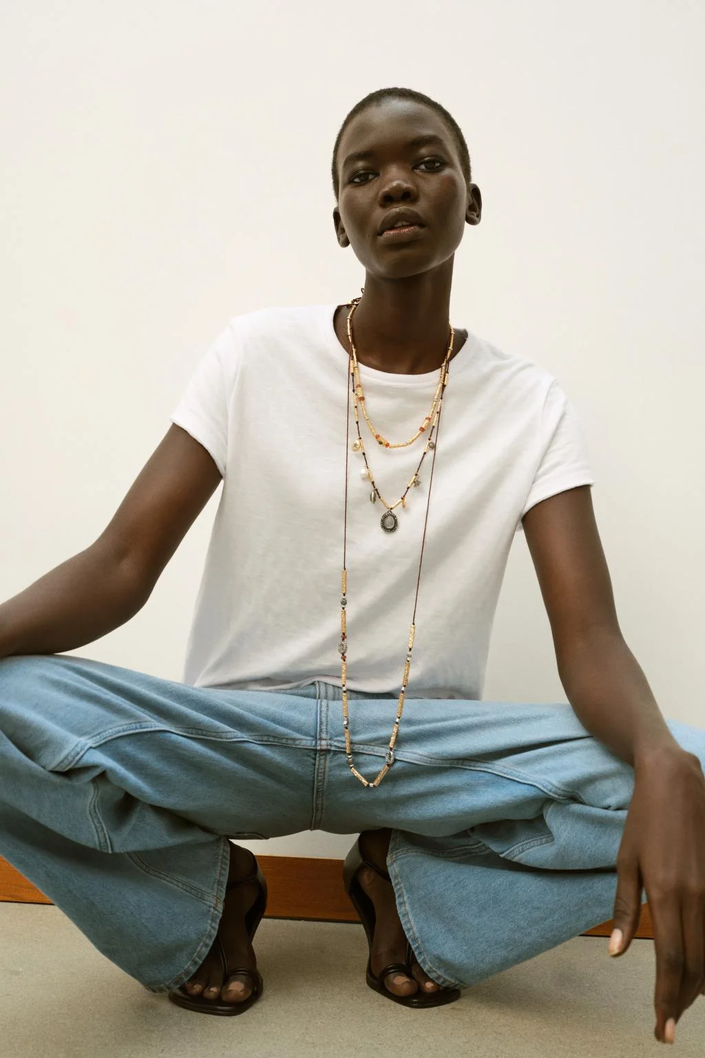 Набор из 3 шнуровых ожерелий с подвесками и камнями