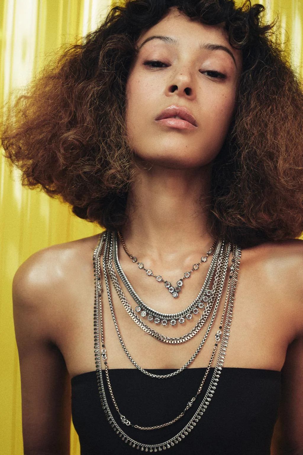 Колье с контрастными бисеринами и блеском