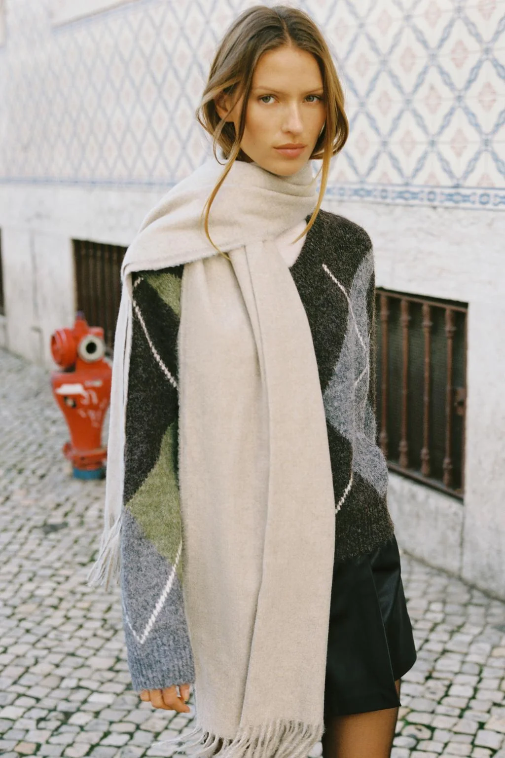 Мягкий шарф с бахромой