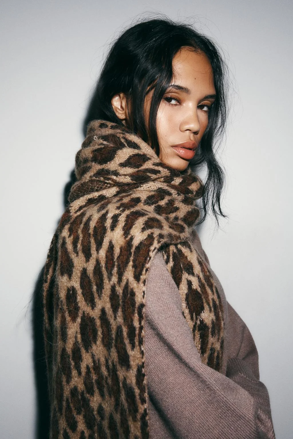 Трикотажный шарф с животным принтом