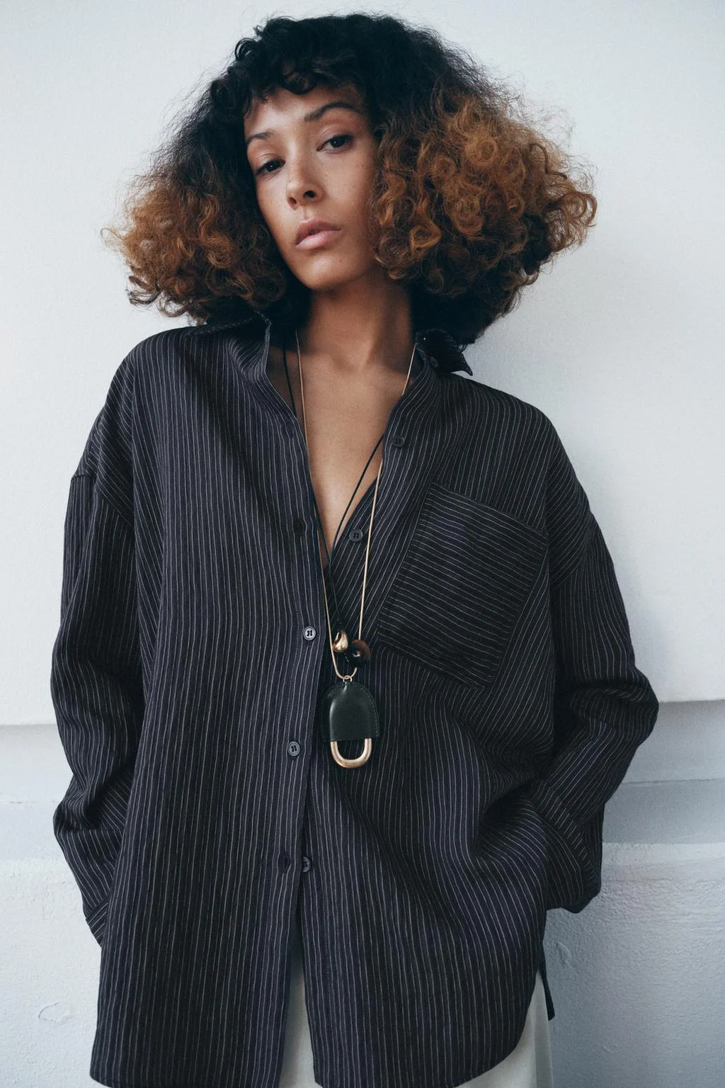 Набор из 2 ожерелий из кожи и смолы