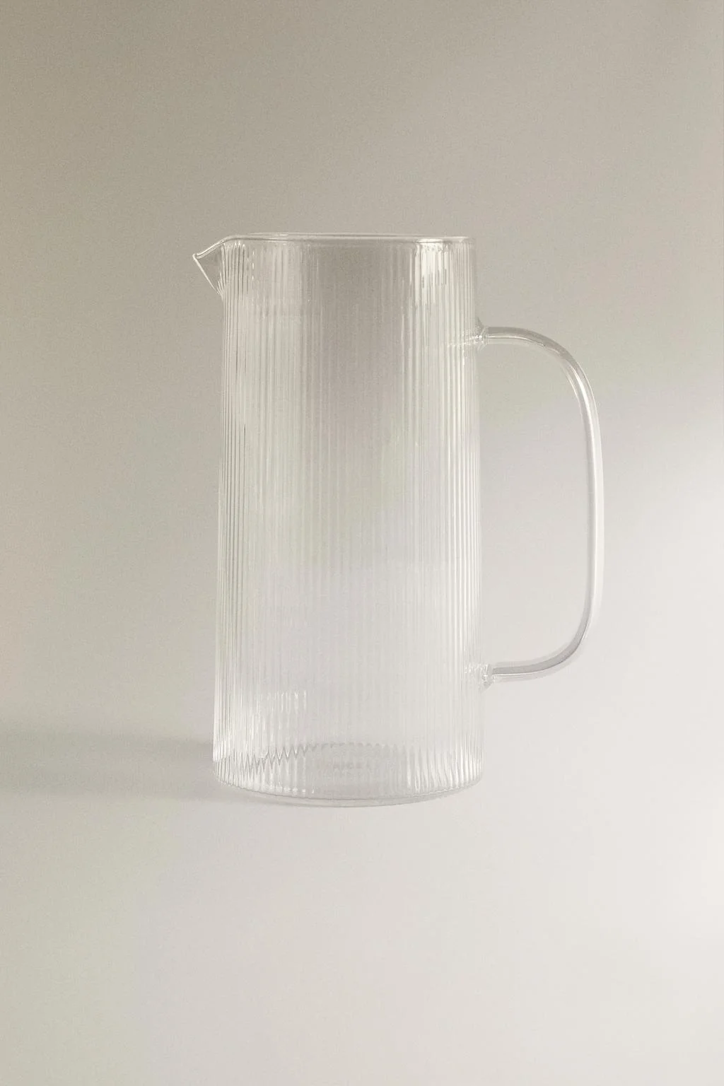 Боросиликатный кувшин с линейным дизайном — Керамические Ванны