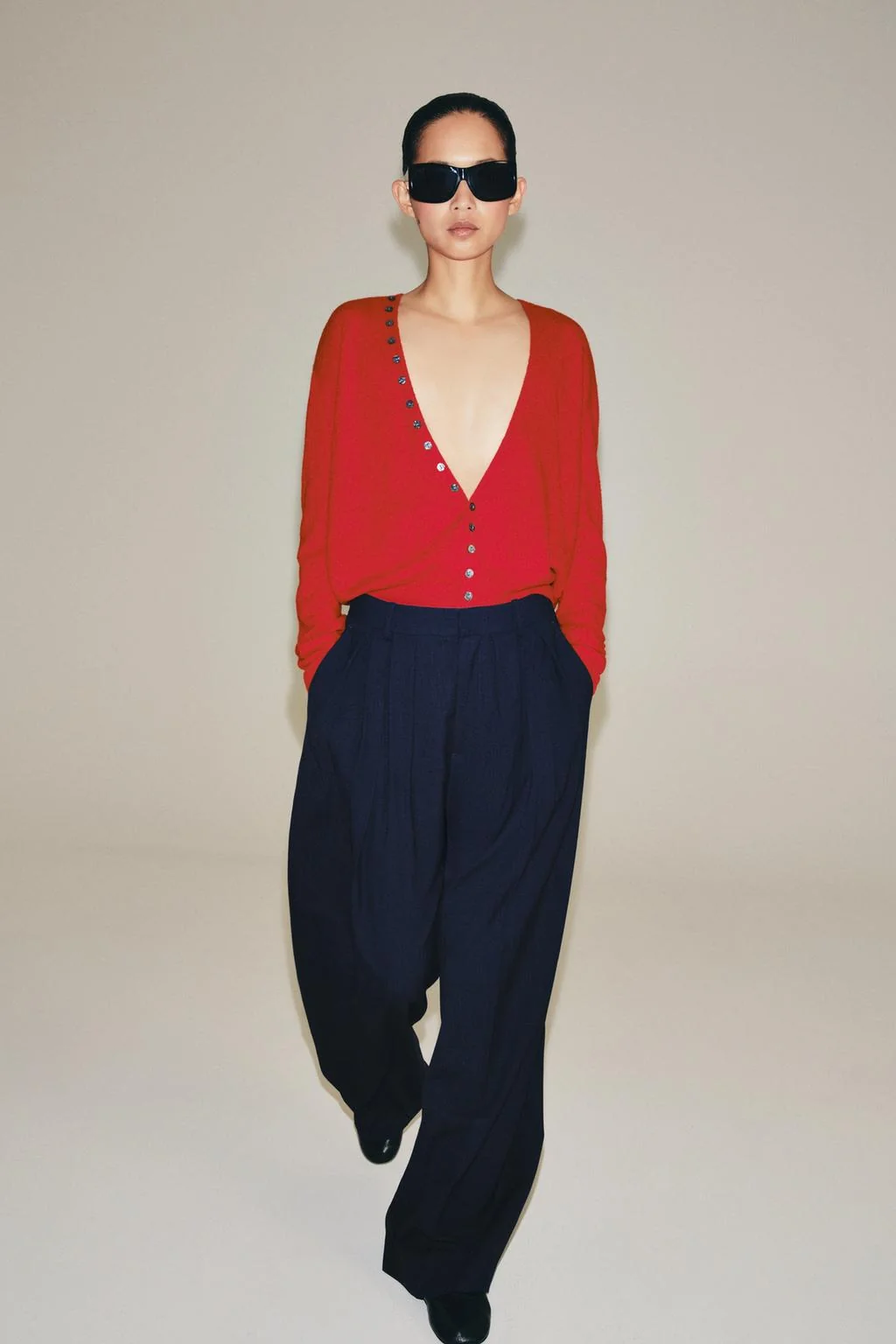 100% EXTRA SOFT WOOL V-NECK CARDIGAN