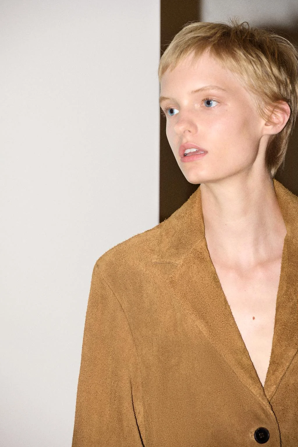 Удлиненный жакет из замши ZW Collection