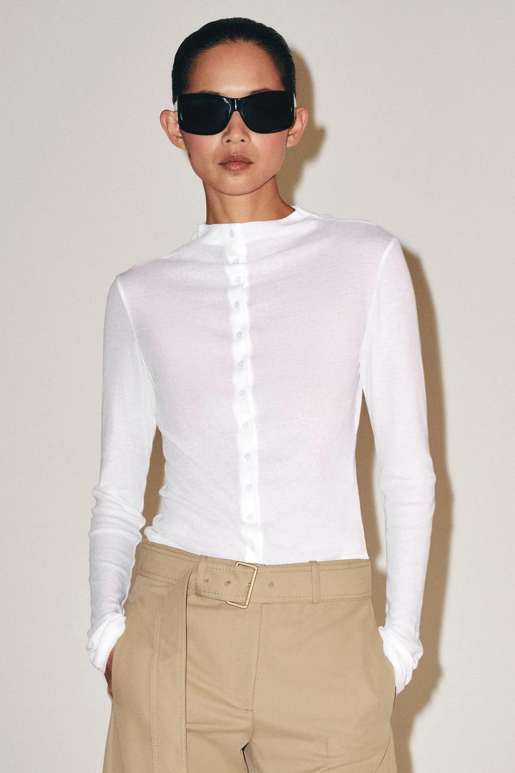HIGH NECK BUTTONED T-SHIRT