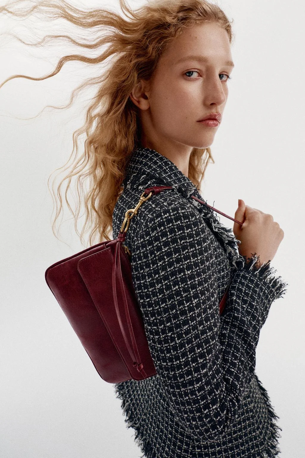 FLAP SHOULDER BAG